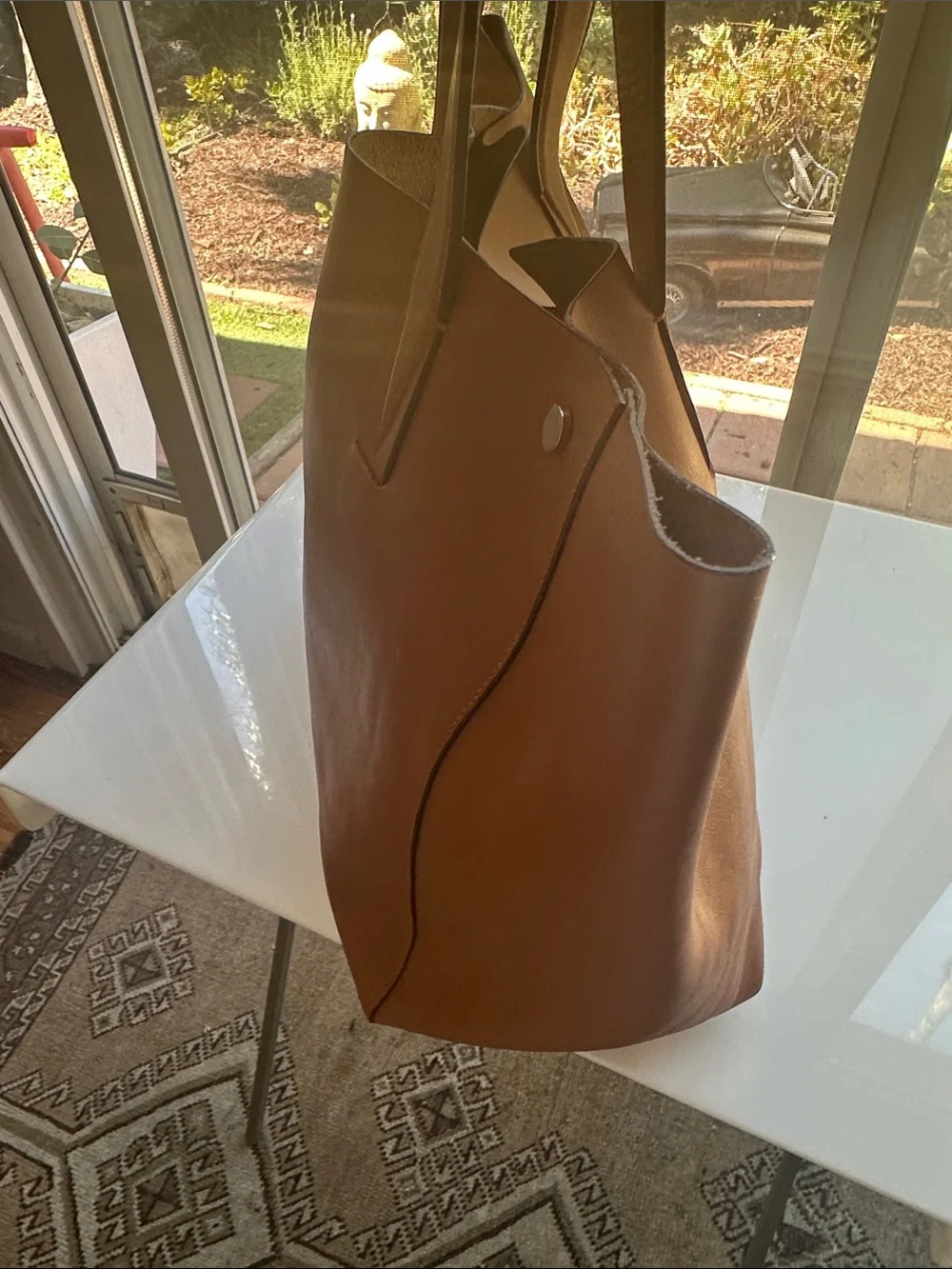 Vince minimalist cognac